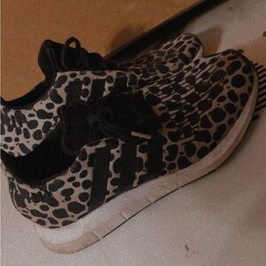 Adidas Women's Black and Cream Patterned Sneakers